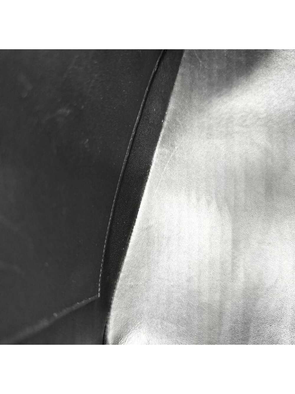 Chanel Tote Quilted Medallion Handbag Shoulder CC Logo - Picture 10 of 13